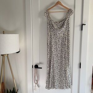 NWT / Reformation Bryson Dress in Mykonos Navy Floral Print